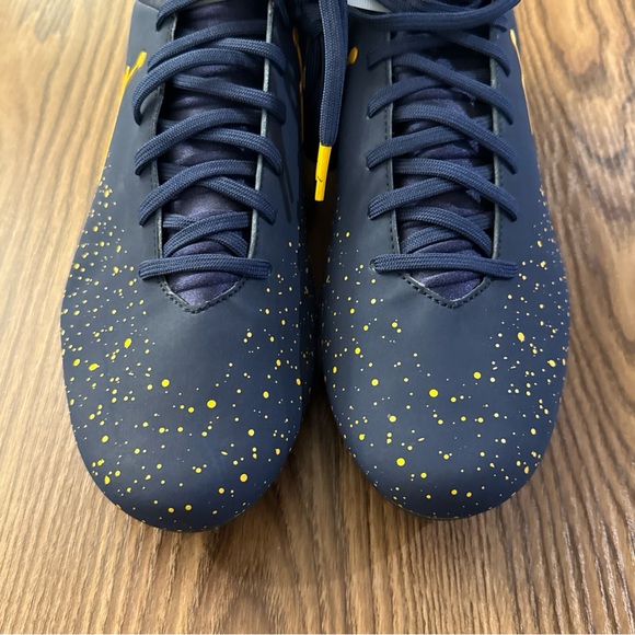 Athletic_Shoes